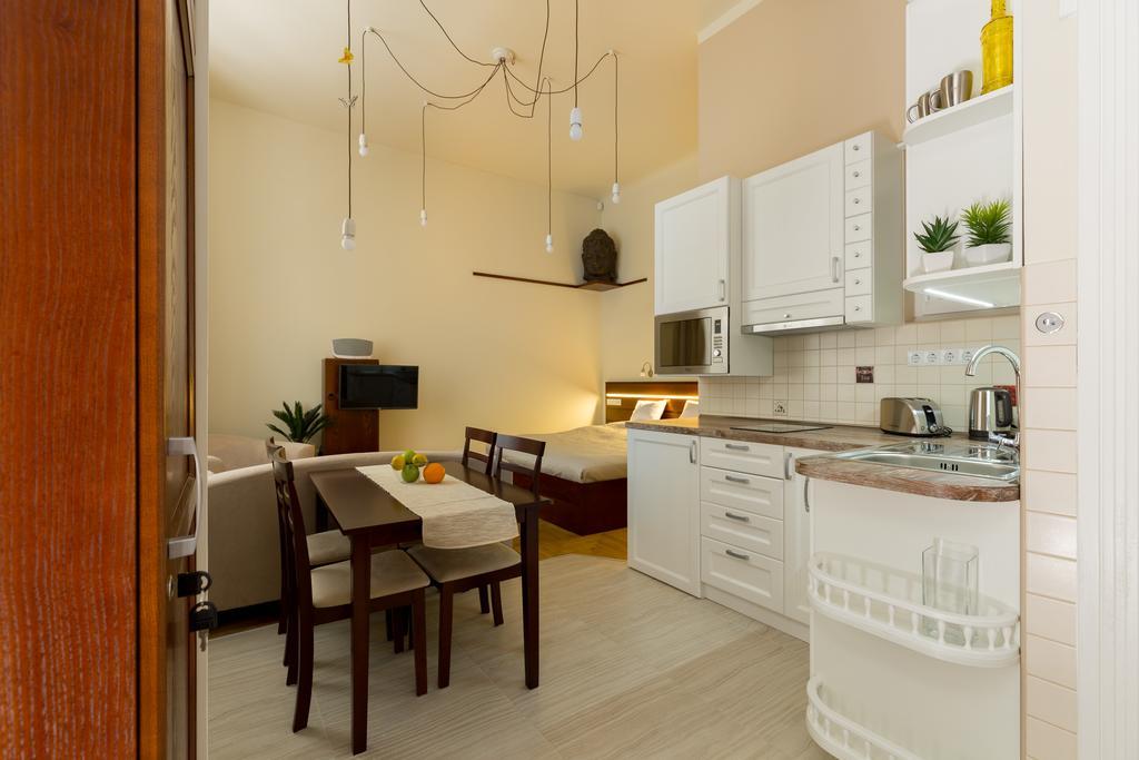 Family Buddha Apartment, Budapest